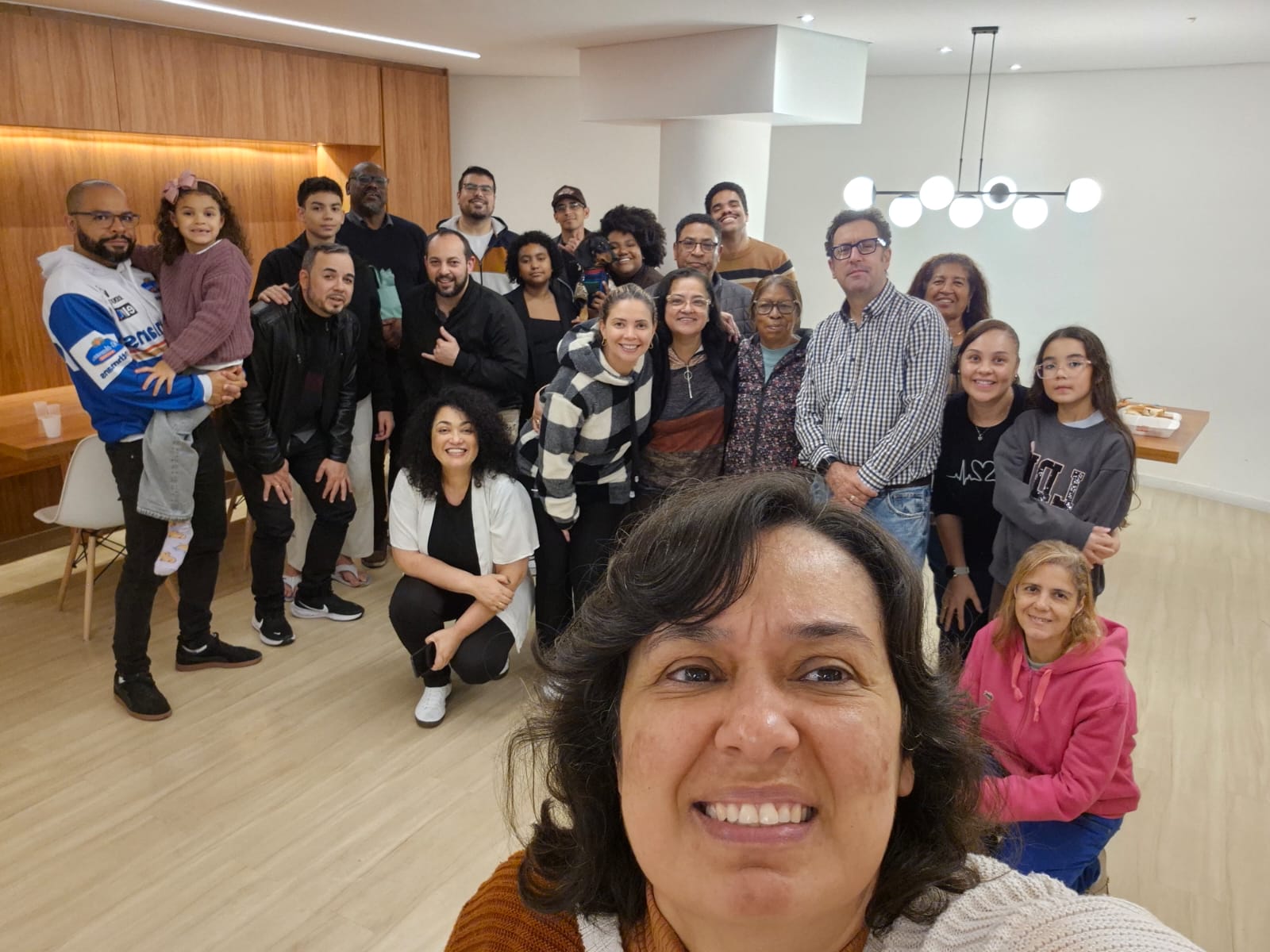 Famílias e amigos reunidos em um GCEM da CG Diadema